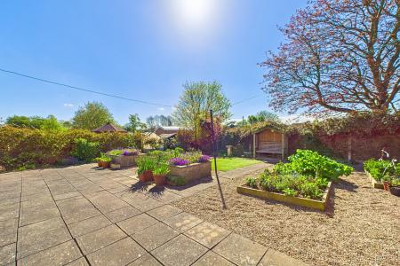 3 bedroom Detached bungalow for sale in Millfields, Barton-upon-Humber, North Lincolnshire, DN18