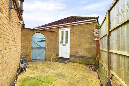 3 bedroom Detached bungalow for sale in Nicolson Drive, Barton-upon-Humber, North Lincolnshire, DN18