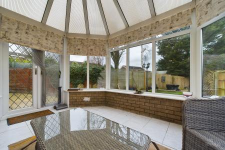 3 bedroom Detached bungalow for sale in Nicolson Drive, Barton-upon-Humber, North Lincolnshire, DN18