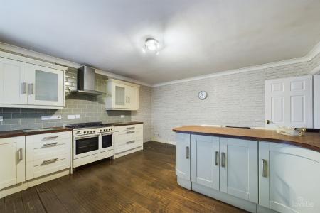 3 bedroom Detached bungalow for sale in Nicolson Drive, Barton-upon-Humber, North Lincolnshire, DN18