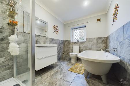 3 bedroom Detached bungalow for sale in Nicolson Drive, Barton-upon-Humber, North Lincolnshire, DN18