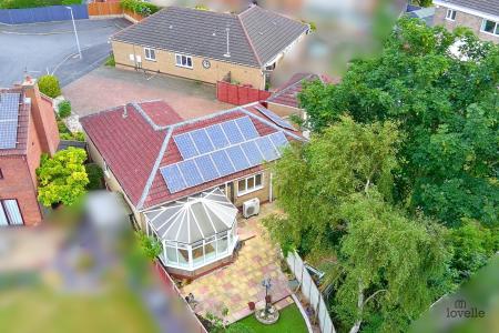 3 bedroom Detached bungalow for sale in Nicolson Drive, Barton-upon-Humber, North Lincolnshire, DN18