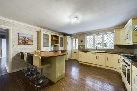 3 bedroom Detached bungalow for sale in Nicolson Drive, Barton-upon-Humber, North Lincolnshire, DN18