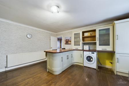 3 bedroom Detached bungalow for sale in Nicolson Drive, Barton-upon-Humber, North Lincolnshire, DN18