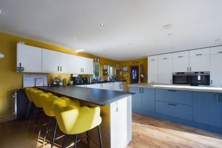 5 bedroom Detached house for sale in North End, Goxhill, North Lincolnshire, DN19