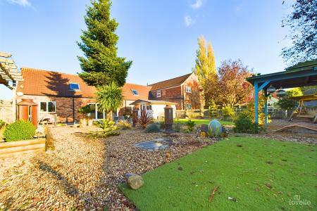 5 bedroom Detached house for sale in North End, Goxhill, North Lincolnshire, DN19