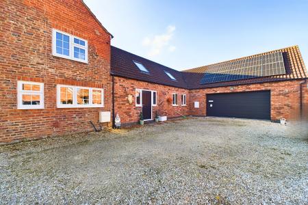 5 bedroom Detached house for sale in North End, Goxhill, North Lincolnshire, DN19