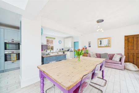 6 bedroom Detached house for sale in North Street, Barrow-upon-Humber, North Lincolnshire, DN19