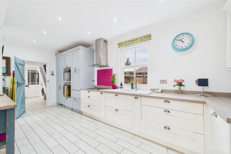 6 bedroom Detached house for sale in North Street, Barrow-upon-Humber, North Lincolnshire, DN19