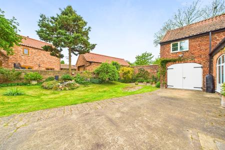 6 bedroom Detached house for sale in North Street, Barrow-upon-Humber, North Lincolnshire, DN19