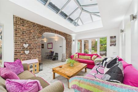 6 bedroom Detached house for sale in North Street, Barrow-upon-Humber, North Lincolnshire, DN19