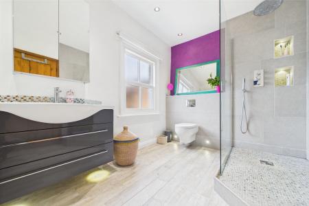 6 bedroom Detached house for sale in North Street, Barrow-upon-Humber, North Lincolnshire, DN19