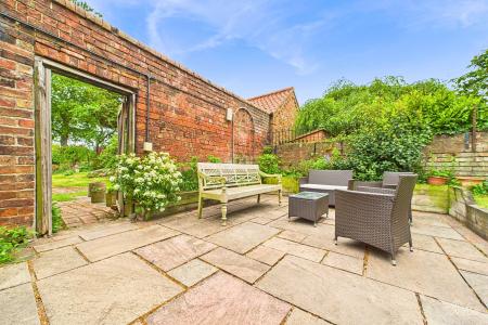 6 bedroom Detached house for sale in North Street, Barrow-upon-Humber, North Lincolnshire, DN19