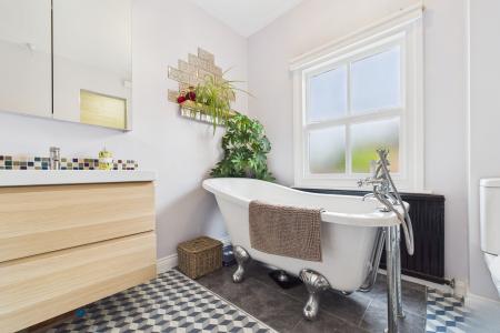 6 bedroom Detached house for sale in North Street, Barrow-upon-Humber, North Lincolnshire, DN19