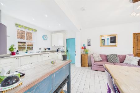 6 bedroom Detached house for sale in North Street, Barrow-upon-Humber, North Lincolnshire, DN19