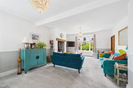 6 bedroom Detached house for sale in North Street, Barrow-upon-Humber, North Lincolnshire, DN19