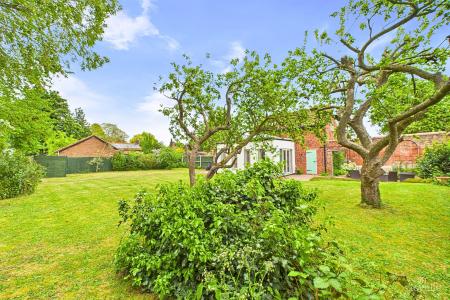 6 bedroom Detached house for sale in North Street, Barrow-upon-Humber, North Lincolnshire, DN19