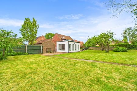 6 bedroom Detached house for sale in North Street, Barrow-upon-Humber, North Lincolnshire, DN19