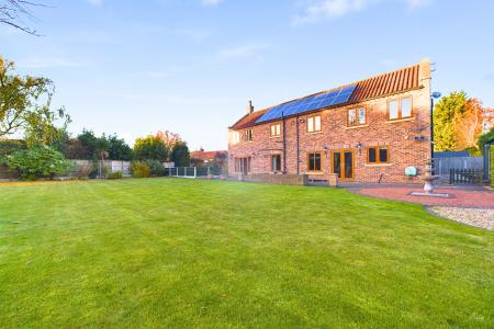 4 bedroom Detached house for sale in North Street, Barrow-upon-Humber, North Lincolnshire, DN19