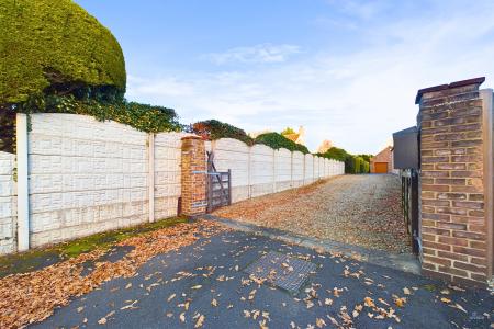 4 bedroom Detached house for sale in North Street, Barrow-upon-Humber, North Lincolnshire, DN19