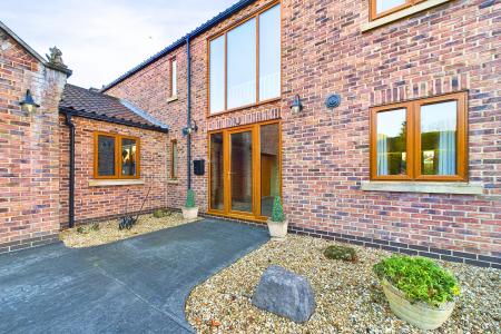4 bedroom Detached house for sale in North Street, Barrow-upon-Humber, North Lincolnshire, DN19