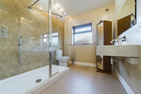 4 bedroom Detached house for sale in North Street, Barrow-upon-Humber, North Lincolnshire, DN19