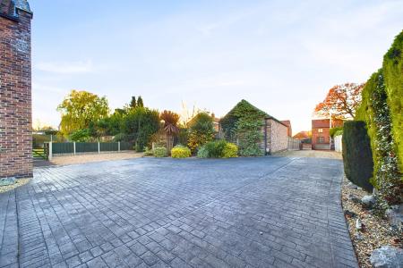 4 bedroom Detached house for sale in North Street, Barrow-upon-Humber, North Lincolnshire, DN19