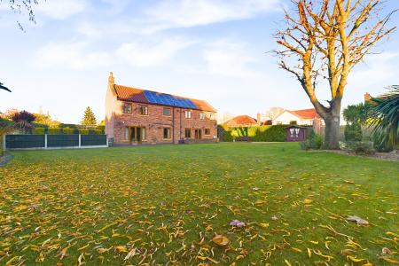 4 bedroom Detached house for sale in North Street, Barrow-upon-Humber, North Lincolnshire, DN19