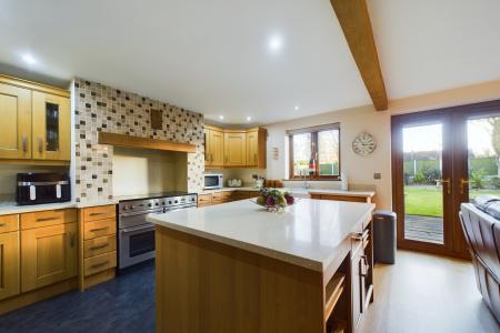 4 bedroom Detached house for sale in North Street, Barrow-upon-Humber, North Lincolnshire, DN19