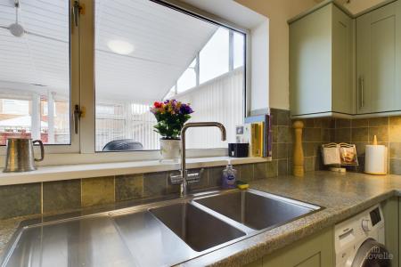 2 bedroom Semi-detached house for sale in Nursery Close, Barton-upon-Humber, North Lincolnshire, DN18