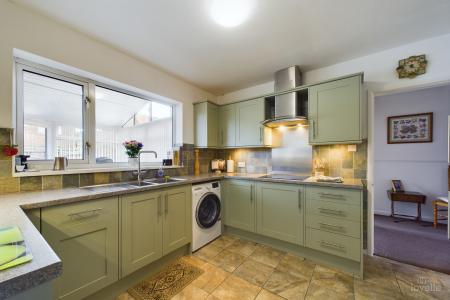 2 bedroom Semi-detached house for sale in Nursery Close, Barton-upon-Humber, North Lincolnshire, DN18