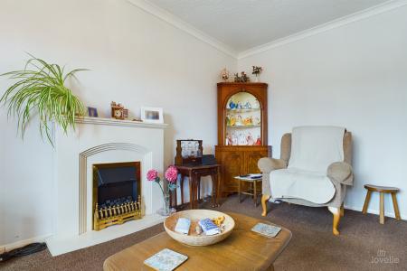 2 bedroom Semi-detached house for sale in Nursery Close, Barton-upon-Humber, North Lincolnshire, DN18