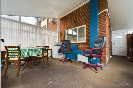 2 bedroom Semi-detached house for sale in Nursery Close, Barton-upon-Humber, North Lincolnshire, DN18