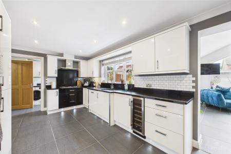 6 bedroom Detached house for sale in Orangeleaf Way, Barton-upon-Humber, North Lincolnshire, DN18