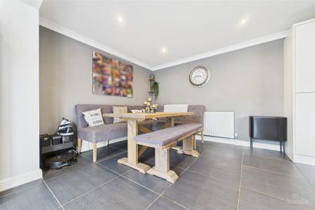 6 bedroom Detached house for sale in Orangeleaf Way, Barton-upon-Humber, North Lincolnshire, DN18
