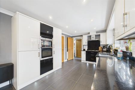6 bedroom Detached house for sale in Orangeleaf Way, Barton-upon-Humber, North Lincolnshire, DN18
