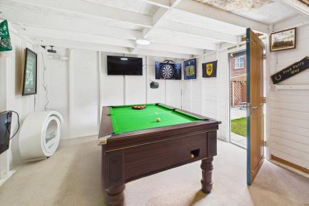 6 bedroom Detached house for sale in Orangeleaf Way, Barton-upon-Humber, North Lincolnshire, DN18