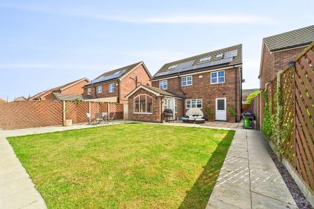 6 bedroom Detached house for sale in Orangeleaf Way, Barton-upon-Humber, North Lincolnshire, DN18