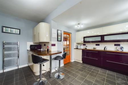 3 bedroom Detached bungalow for sale in Parkdale, Barton-upon-Humber, North Lincolnshire, DN18