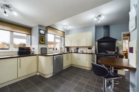 3 bedroom Detached bungalow for sale in Parkdale, Barton-upon-Humber, North Lincolnshire, DN18