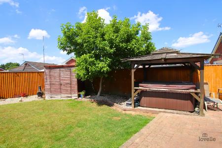 3 bedroom Detached bungalow for sale in Parkdale, Barton-upon-Humber, North Lincolnshire, DN18