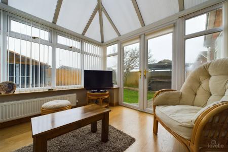 3 bedroom Detached bungalow for sale in Parkdale, Barton-upon-Humber, North Lincolnshire, DN18