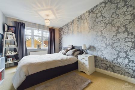 4 bedroom Detached house for sale in Riverbank Rise, Barton-upon-Humber, North Lincolnshire, DN18