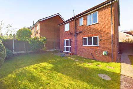 4 bedroom Detached house for sale in Riverbank Rise, Barton-upon-Humber, North Lincolnshire, DN18