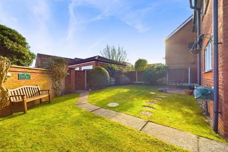 4 bedroom Detached house for sale in Riverbank Rise, Barton-upon-Humber, North Lincolnshire, DN18