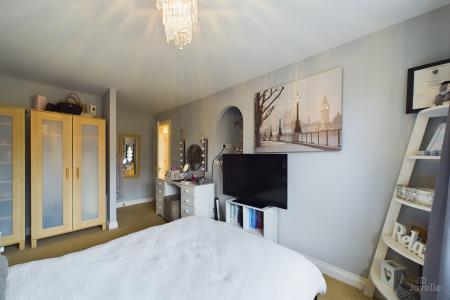 4 bedroom Detached house for sale in Riverbank Rise, Barton-upon-Humber, North Lincolnshire, DN18