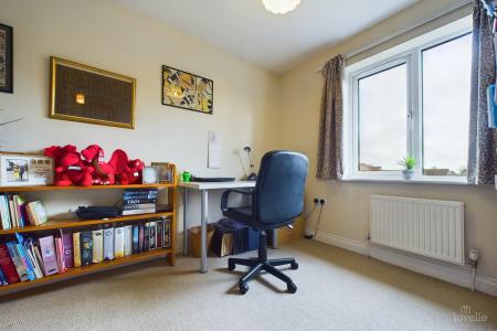 4 bedroom Detached house for sale in Riverbank Rise, Barton-upon-Humber, North Lincolnshire, DN18