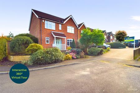 4 bedroom Detached house for sale in Riverbank Rise, Barton-upon-Humber, North Lincolnshire, DN18