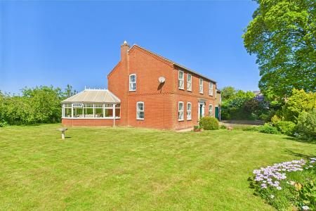4 bedroom Detached house for sale in Swallow Lane, Wootton, North Lincolnshire, DN39
