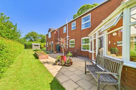4 bedroom Detached house for sale in Swallow Lane, Wootton, North Lincolnshire, DN39